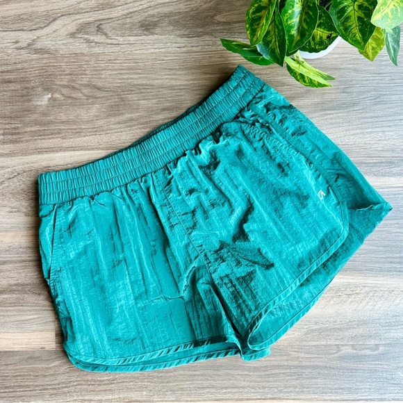 GapFit G Sprint Running Shorts Crinkle Jade Stone Green Size M | 3" High Rise - Picture 2 of 12